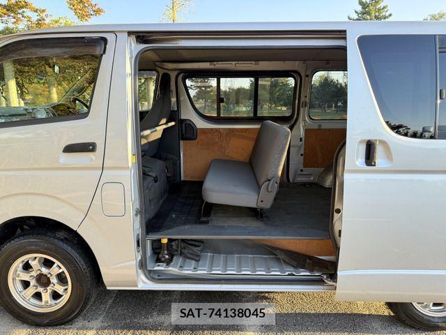Toyota HIACE VAN 2012-03 1374722-16