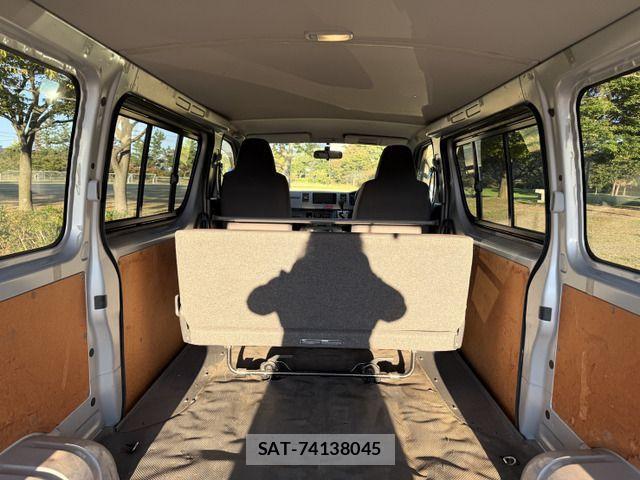 Toyota HIACE VAN 2012-03 1374722-19