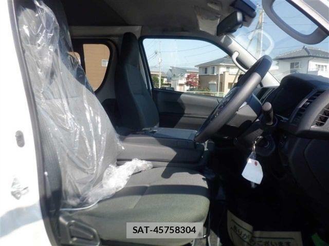 Toyota HIACE VAN 2025-10 1428710-3