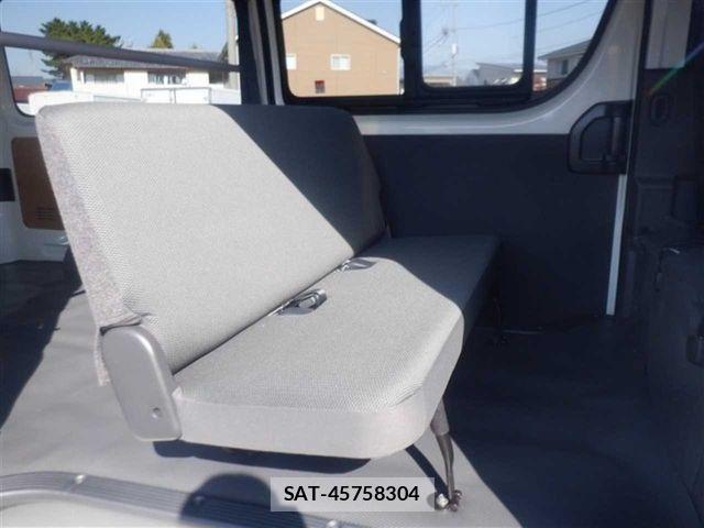 Toyota HIACE VAN 2025-10 1428710-4