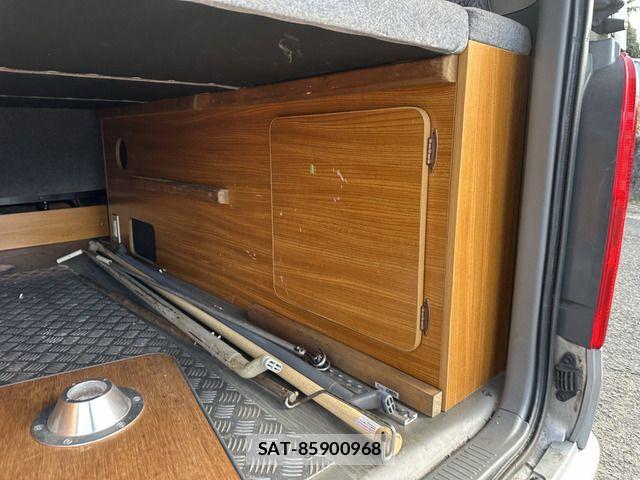 Toyota HIACE VAN 2006-02 2009483-9