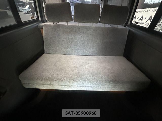 Toyota HIACE VAN 2006-02 2009483-16