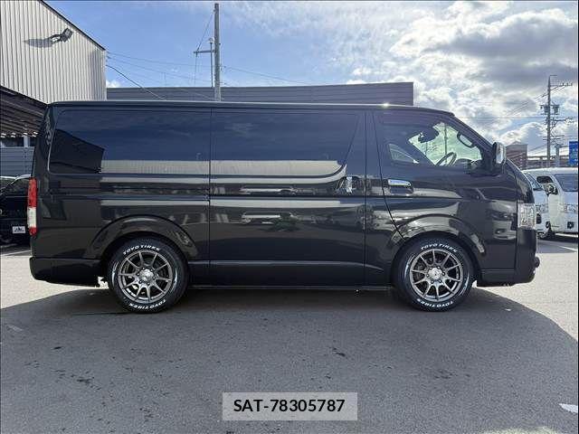 Toyota HIACE VAN 2022-01 3065573-12
