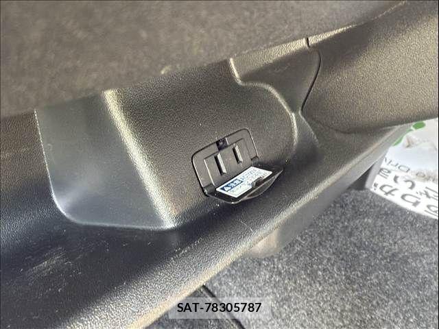 Toyota HIACE VAN 2022-01 3065573-16