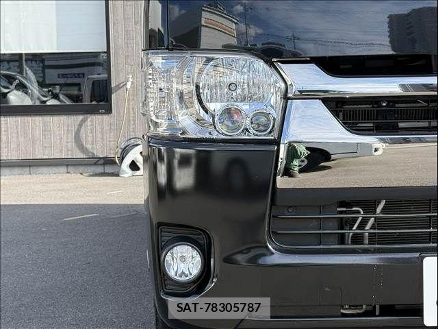 Toyota HIACE VAN 2022-01 3065573-4