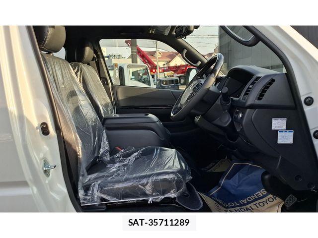 Toyota HIACE VAN 2025-11 3374842-11