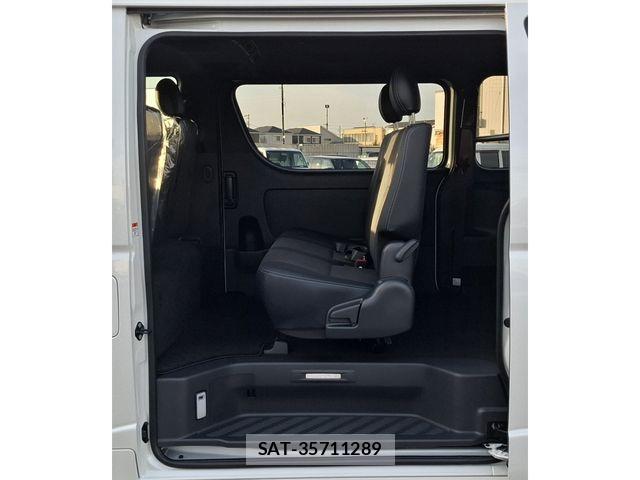 Toyota HIACE VAN 2025-11 3374842-15