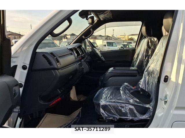 Toyota HIACE VAN 2025-11 3374842-16