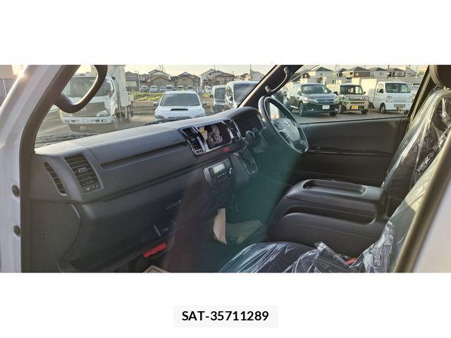 Toyota HIACE VAN 2025-11 3374842-17