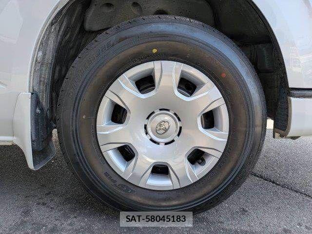 Toyota HIACE VAN 2019-05 3671450-13