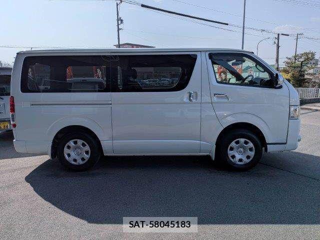 Toyota HIACE VAN 2019-05 3671450-16