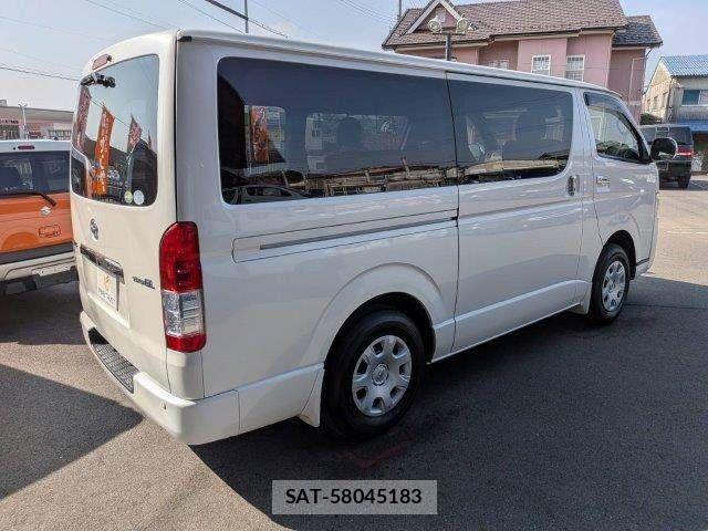 Toyota HIACE VAN 2019-05 3671450-17