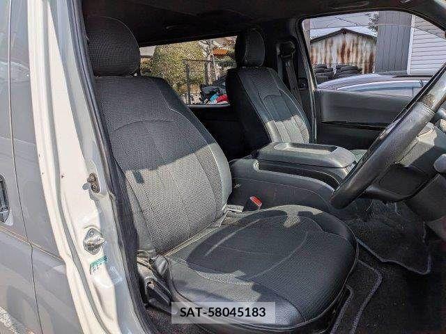 Toyota HIACE VAN 2019-05 3671450-7