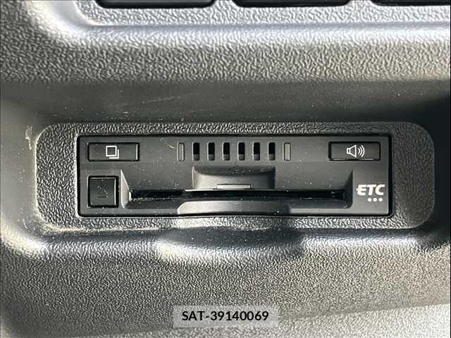 Toyota HIACE VAN 2023-01 3671437-17