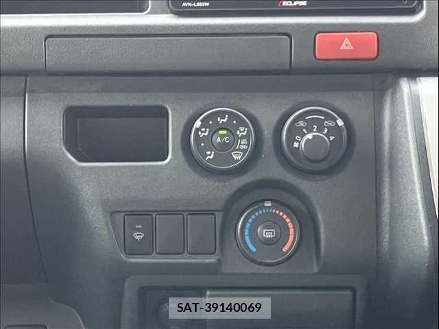 Toyota HIACE VAN 2023-01 3671437-18
