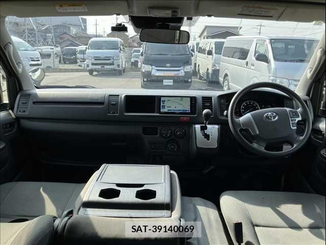 Toyota HIACE VAN 2023-01 3671437-3