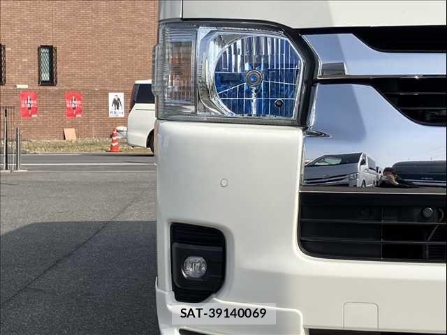 Toyota HIACE VAN 2023-01 3671437-8