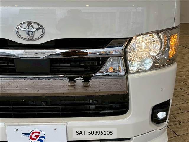 Toyota HIACE VAN 2023-04 3906120-18