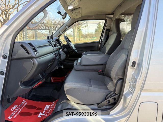 Toyota HIACE VAN 2014-08 3934338-9