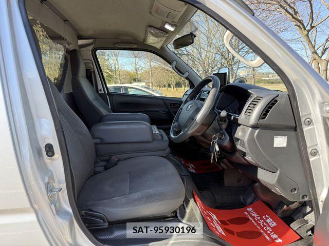 Toyota HIACE VAN 2014-08 3934338-8
