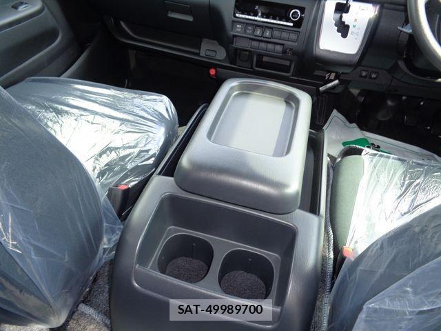 Toyota HIACE VAN 2026-03 4593389-21
