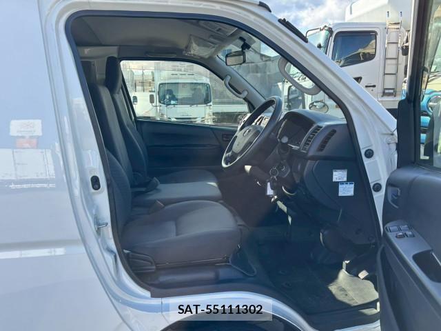 Toyota HIACE VAN 2018-10 4754025-15