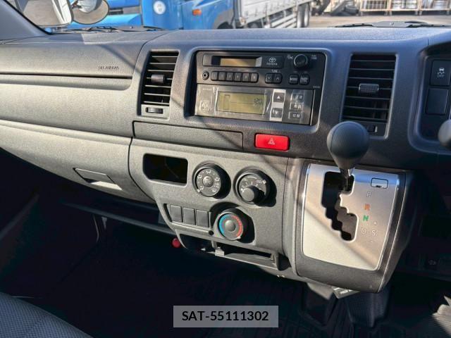 Toyota HIACE VAN 2018-10 4754025-18