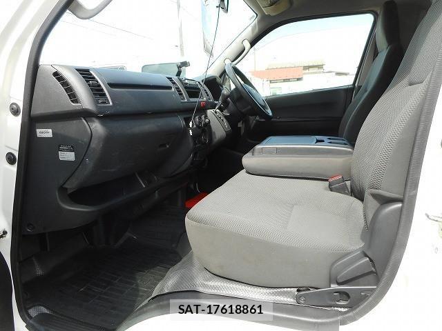 Toyota HIACE VAN 2016-03 4754029-12