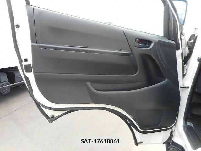 Toyota HIACE VAN 2016-03 4754029-13