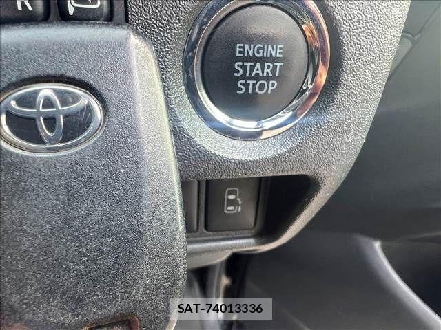 Toyota HIACE VAN 2017-03 5868967-12