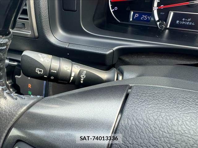 Toyota HIACE VAN 2017-03 5868967-14
