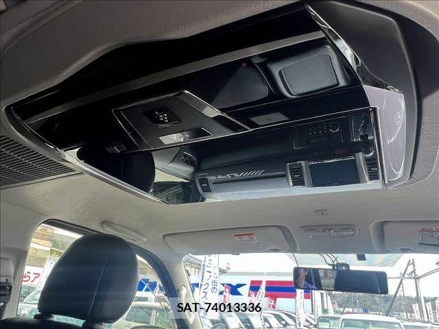 Toyota HIACE VAN 2017-03 5868967-18