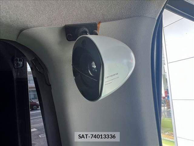 Toyota HIACE VAN 2017-03 5868967-20