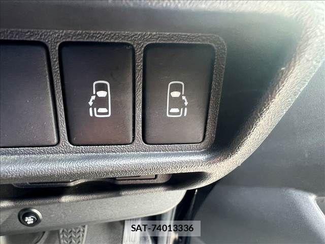 Toyota HIACE VAN 2017-03 5868967-21