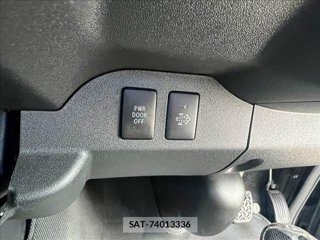 Toyota HIACE VAN 2017-03 5868967-22