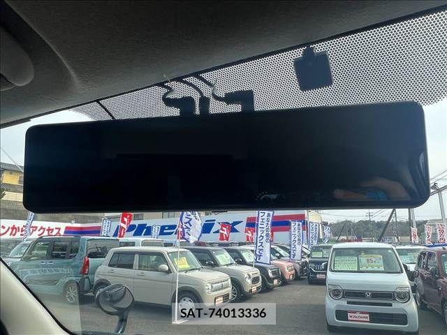 Toyota HIACE VAN 2017-03 5868967-24