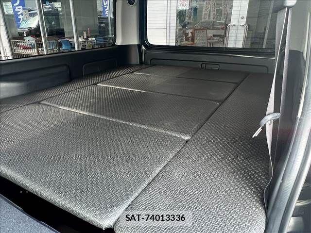 Toyota HIACE VAN 2017-03 5868967-8