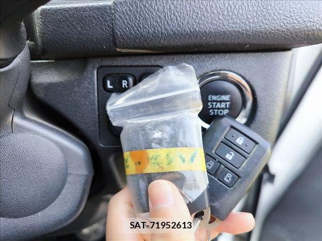 Toyota HIACE VAN 2018-03 5868972-13