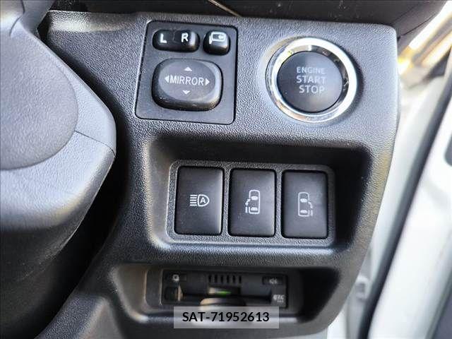 Toyota HIACE VAN 2018-03 5868972-15