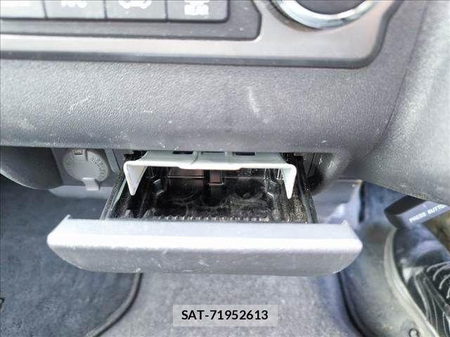 Toyota HIACE VAN 2018-03 5868972-17