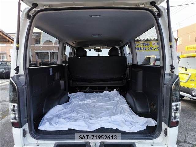 Toyota HIACE VAN 2018-03 5868972-7