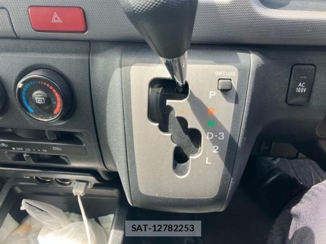 Toyota HIACE VAN 2009-06 6000322-18