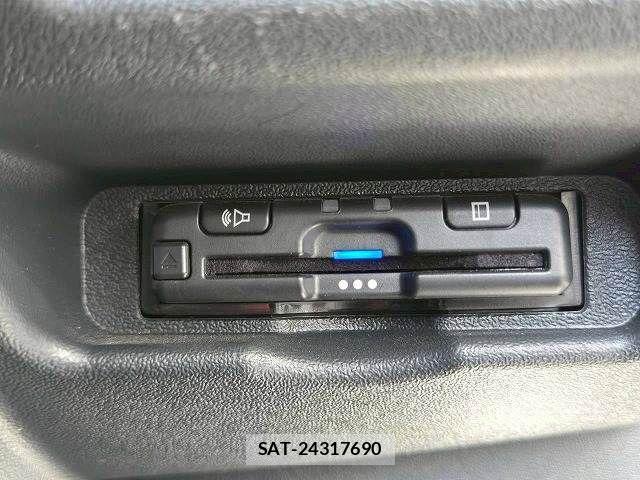 Toyota HIACE VAN 2024-08 6215315-9
