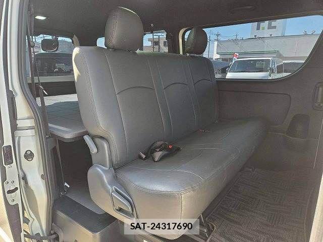 Toyota HIACE VAN 2024-08 6215315-11