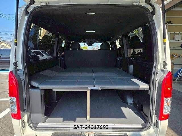 Toyota HIACE VAN 2024-08 6215315-12
