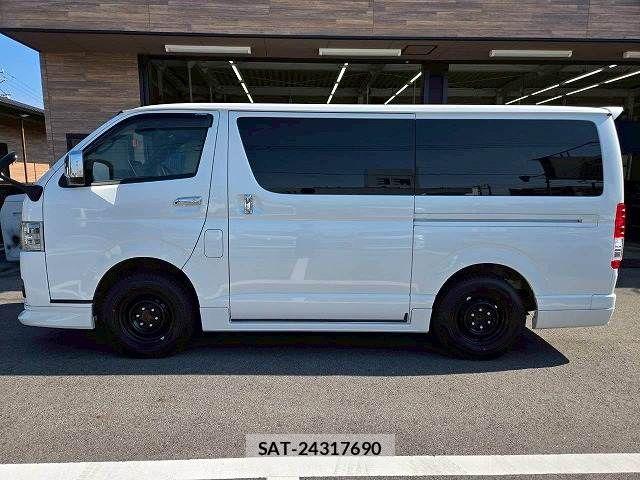 Toyota HIACE VAN 2024-08 6215315-13