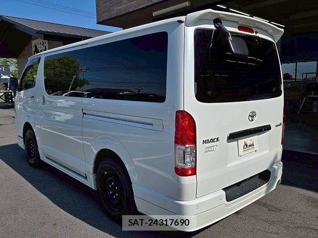 Toyota HIACE VAN 2024-08 6215315-16