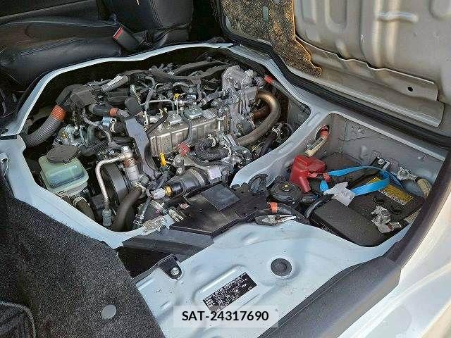 Toyota HIACE VAN 2024-08 6215315-17