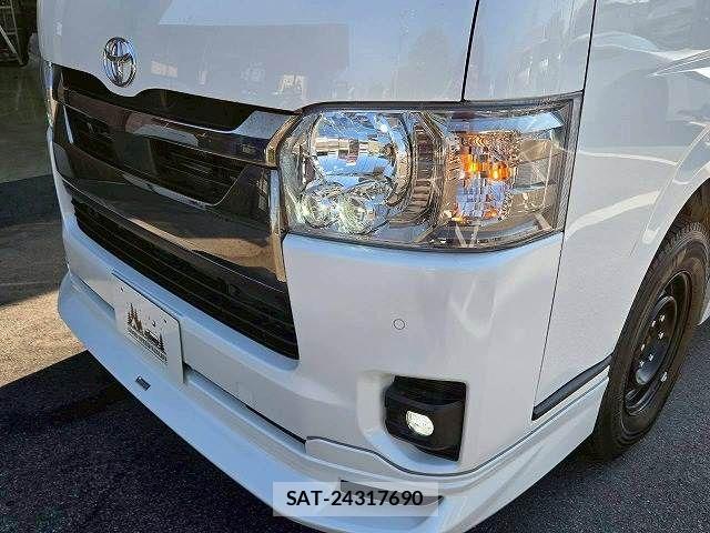 Toyota HIACE VAN 2024-08 6215315-18