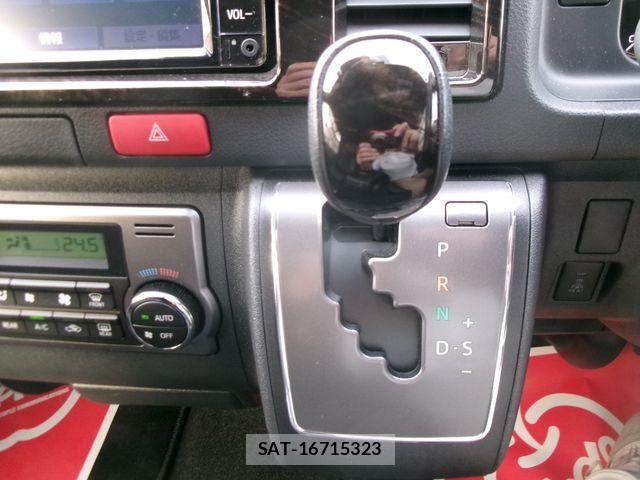 Toyota HIACE VAN 2024-08 6641655-16